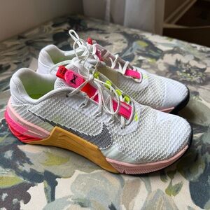 Nike Women's White and Pink Athletic Shoes